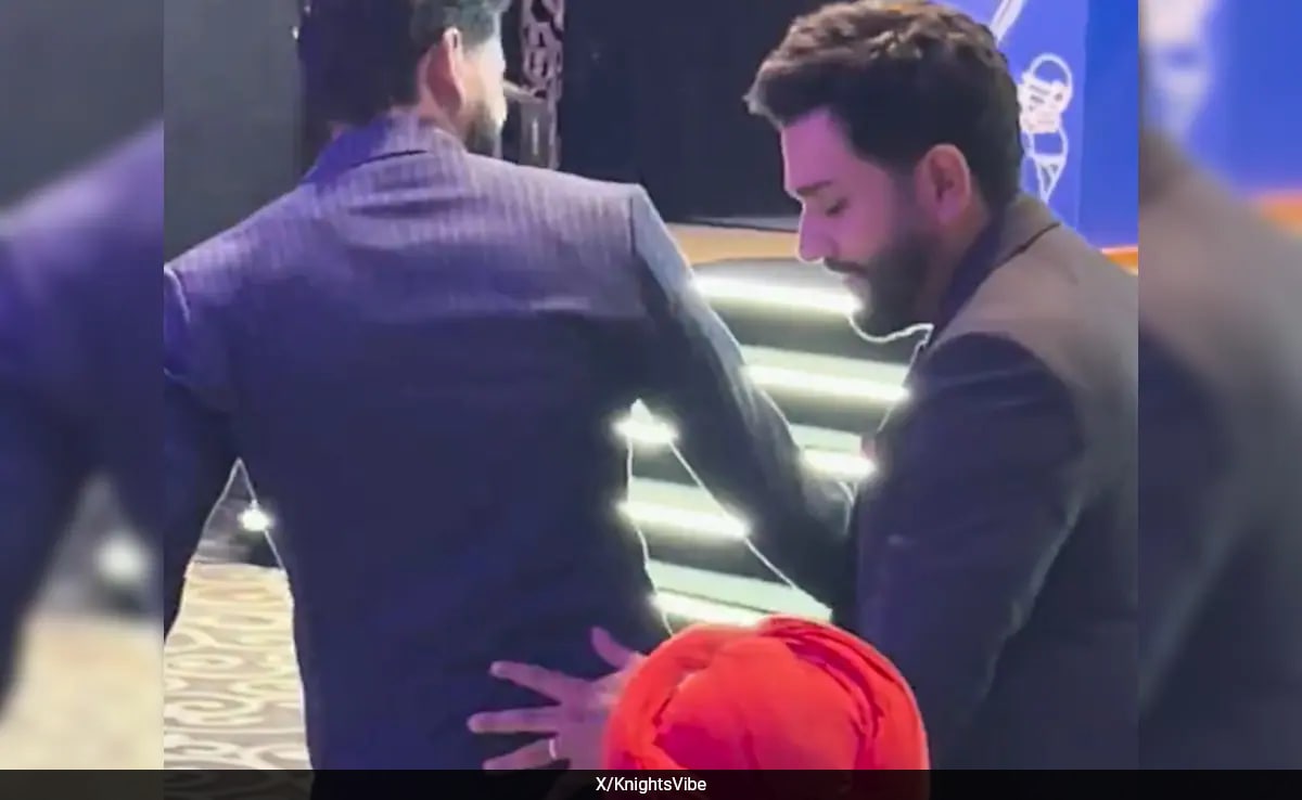 Shreyas Gives Up His Seat For Rohit At Awards Ceremony, Video Is Viral