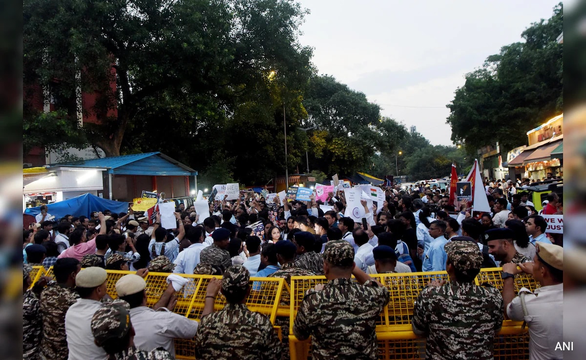 Bengal Health Department Cancels Transfer Order Of 42 Doctors Amid Protests