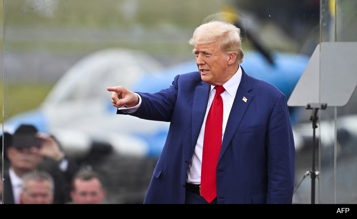 Donald Trump Stands Behind Bulletproof Glass In 1st Outdoor Rally Since Shooting