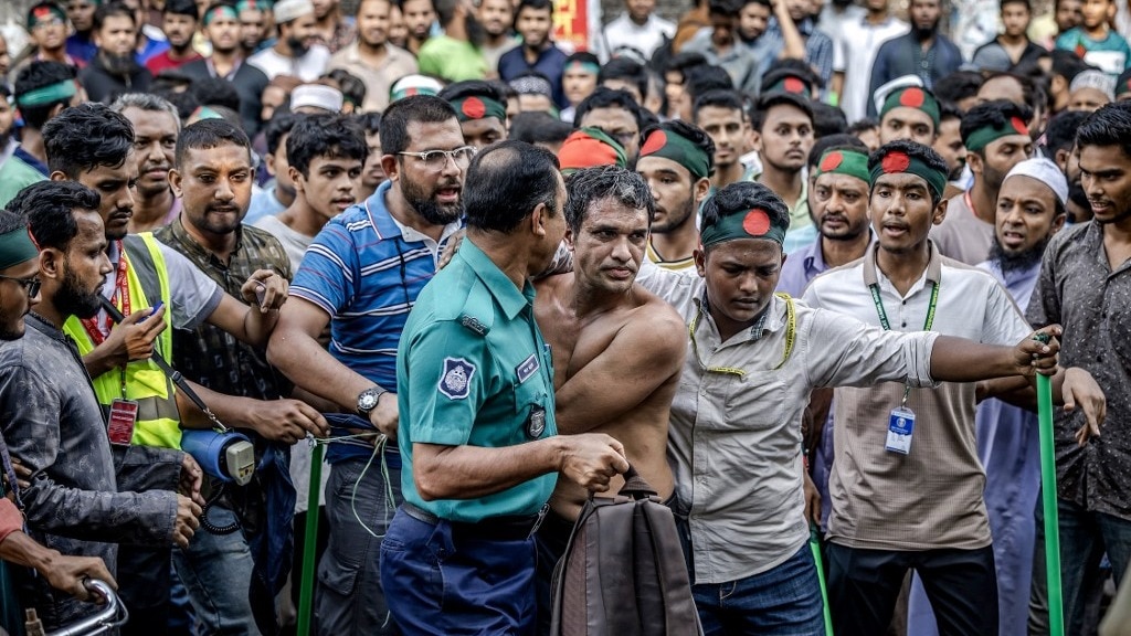 Bangladesh political crisis: Lungi Dance at Mujib’s memorial on death anniversary