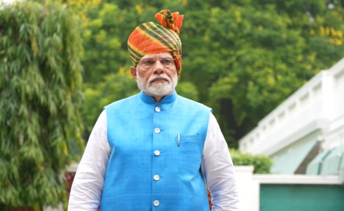 Pics: PM Modi Sports Rajasthani Leheriya Turban On Independence Day