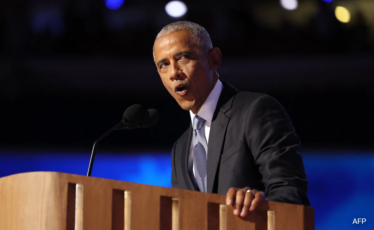 Democratic VP Candidate Tim Walz’s Flannel Fashion Sense Wins Praise From Barack Obama