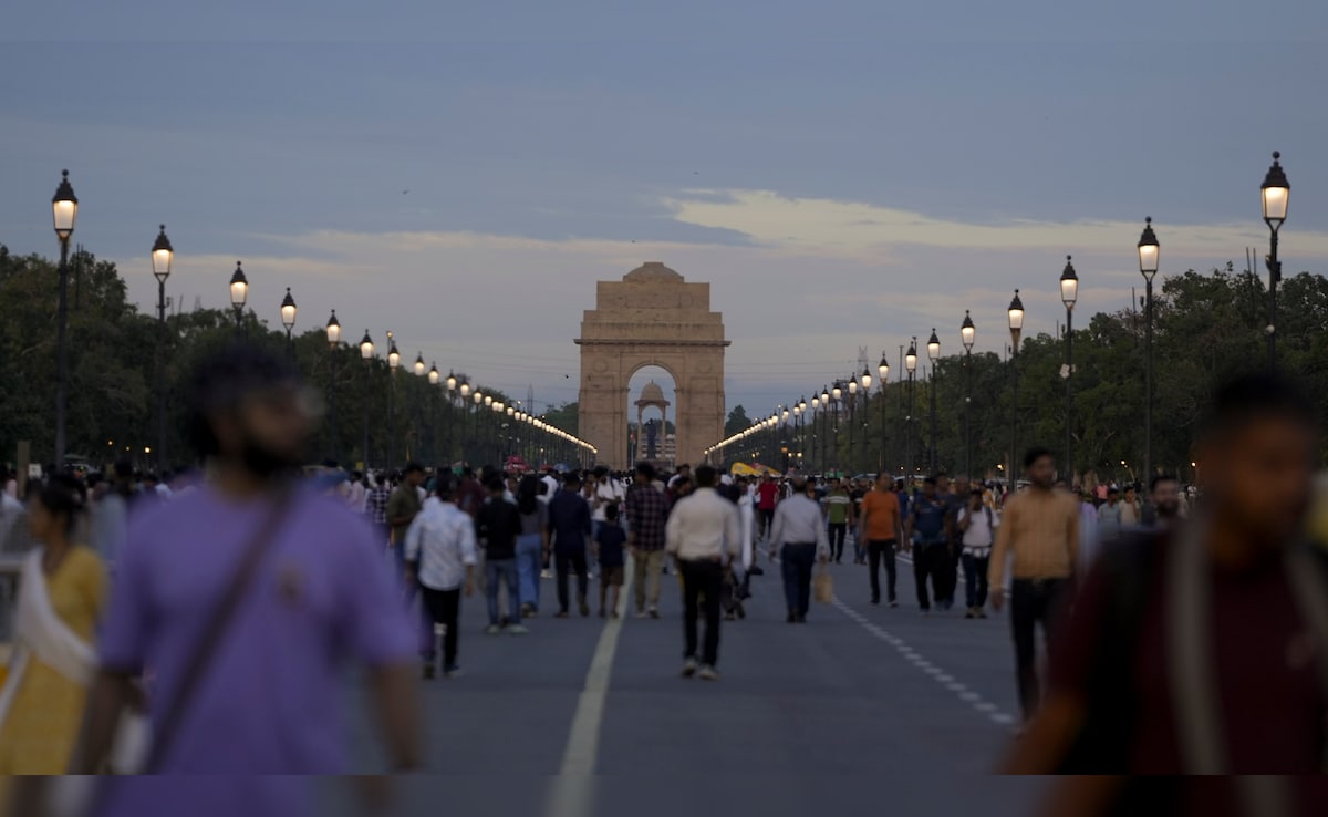 Delhi Sees Maximum Temperature Of 35.2 Degrees, Light Rain Likely Tomorrow