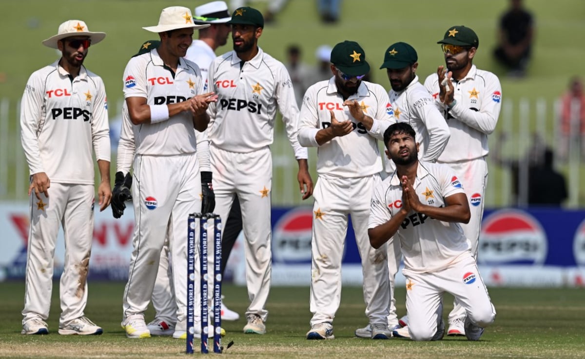 "Mohalla Team Better Than PAK": Spin Great Tears Into Babar Azam And Co.