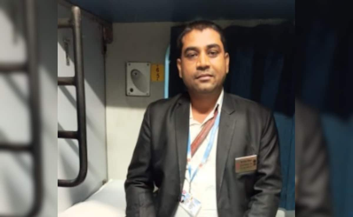 Video: Ticket Checker's CPR Revives Elderly Man After Heart Attack In Train