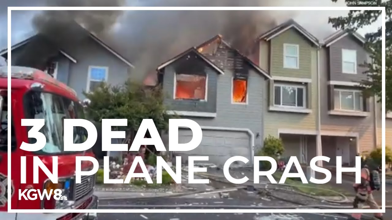 3 dead after small plane crashes into townhomes in Fairview