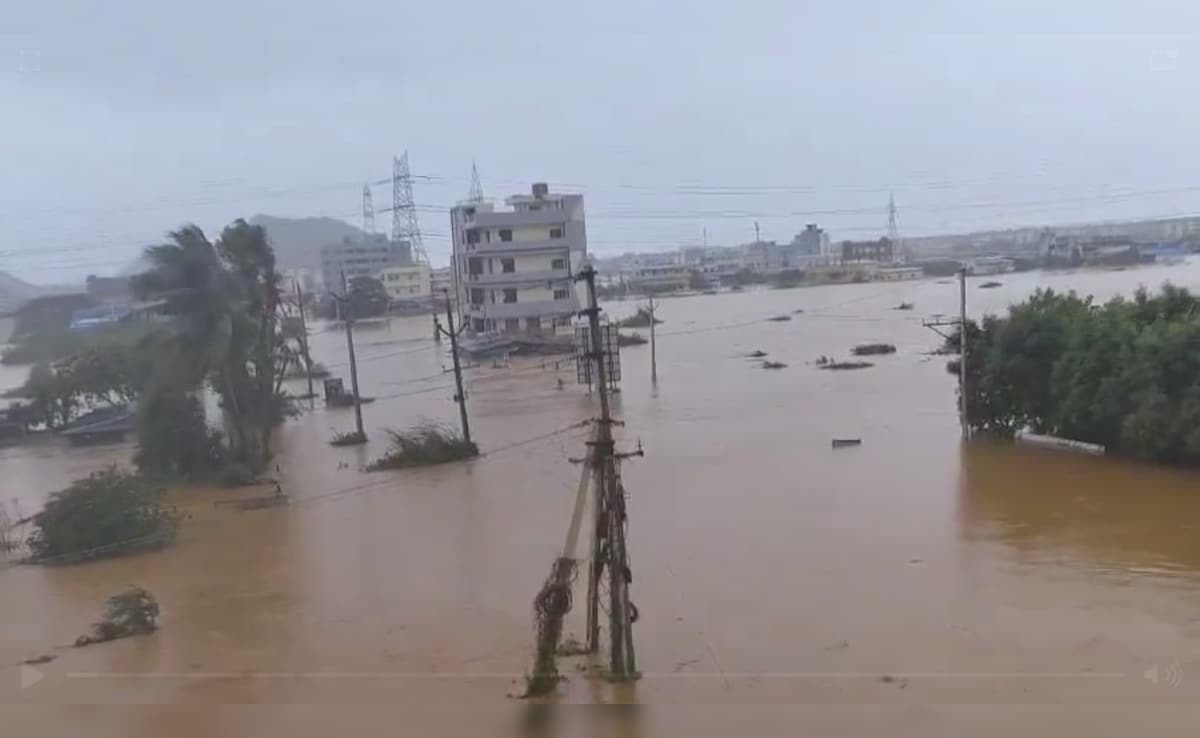 9 Dead As Rains Continue In Andhra, Floodwater Enters Houses In Telangana