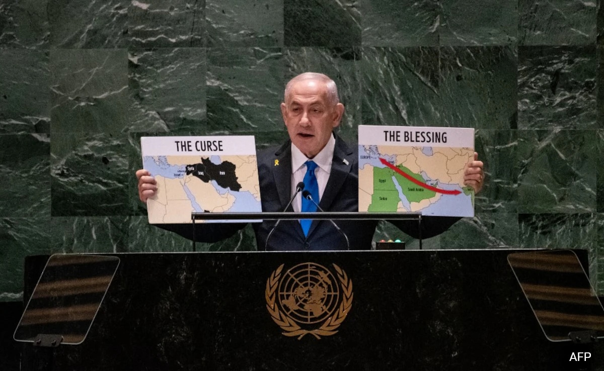 At UN, Netanyahu Shows 2 Maps. Palestine Doesn’t Exist In Either Of Them