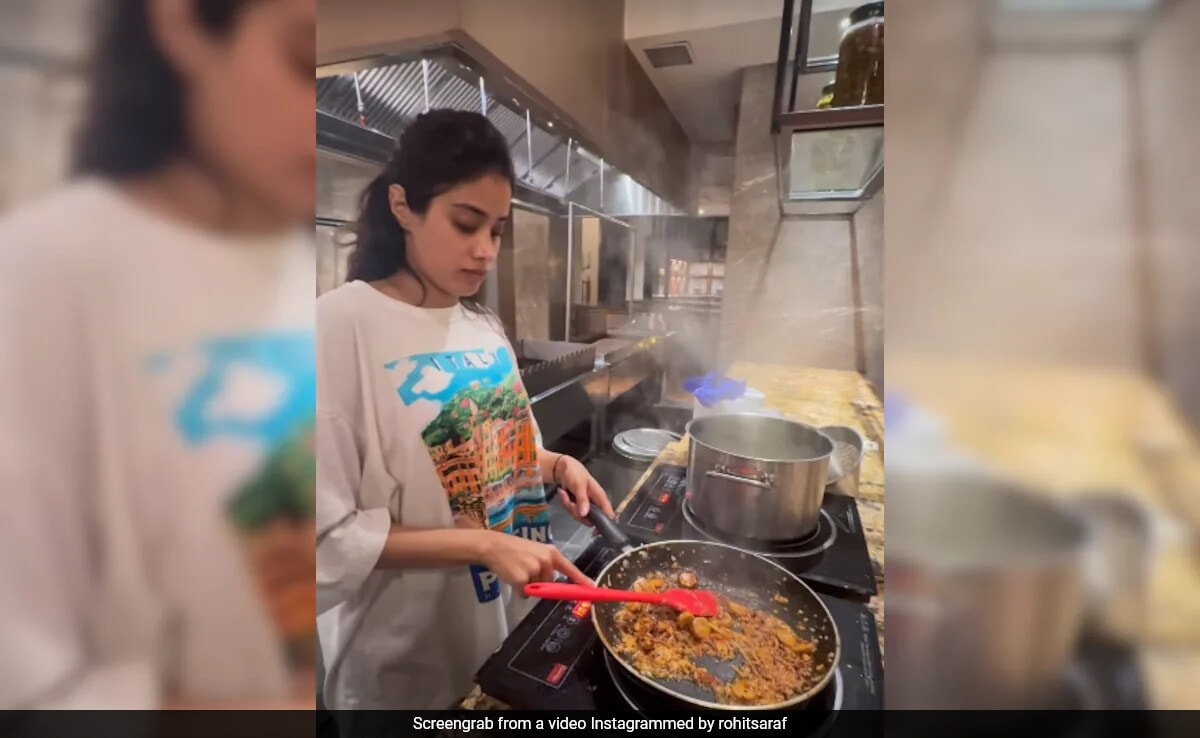 Rohit Saraf's Appreciation Post For Janhvi Kapoor's "Zero Kcal" Pasta