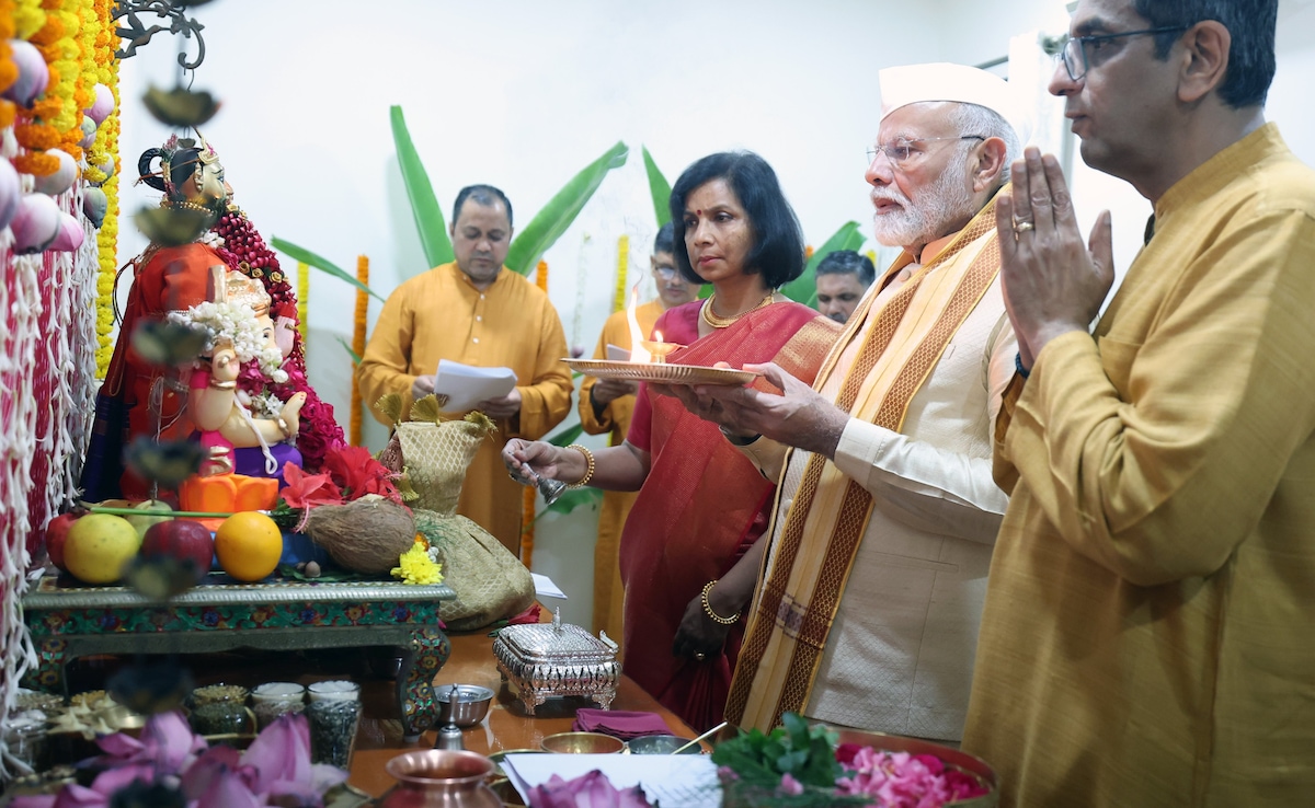 Opposition vs BJP After PM Visits Chief Justice's Home For Ganesh Puja