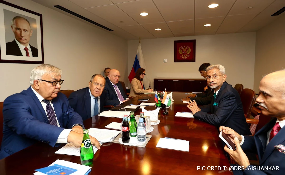 S Jaishankar Meets Russian Counterpart Sergey Lavrov In New York