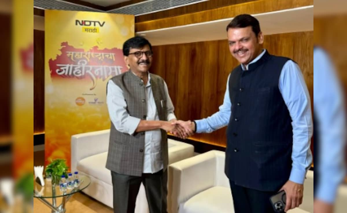 "Photo Of The Year": A D Fadnavis-Sanjay Raut Bonhomie Moment At NDTV Event