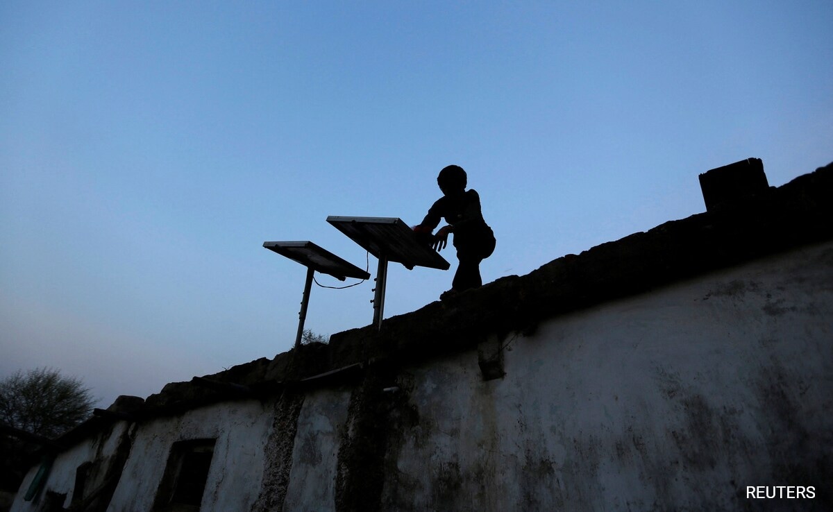 India Needs Improved Renewables Transmission Capacity, Says Power Secretary