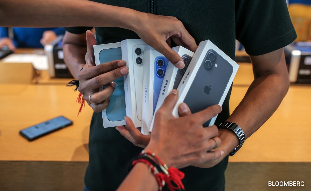 Apple Ships  Billion of iPhones From India in Big Shift From China