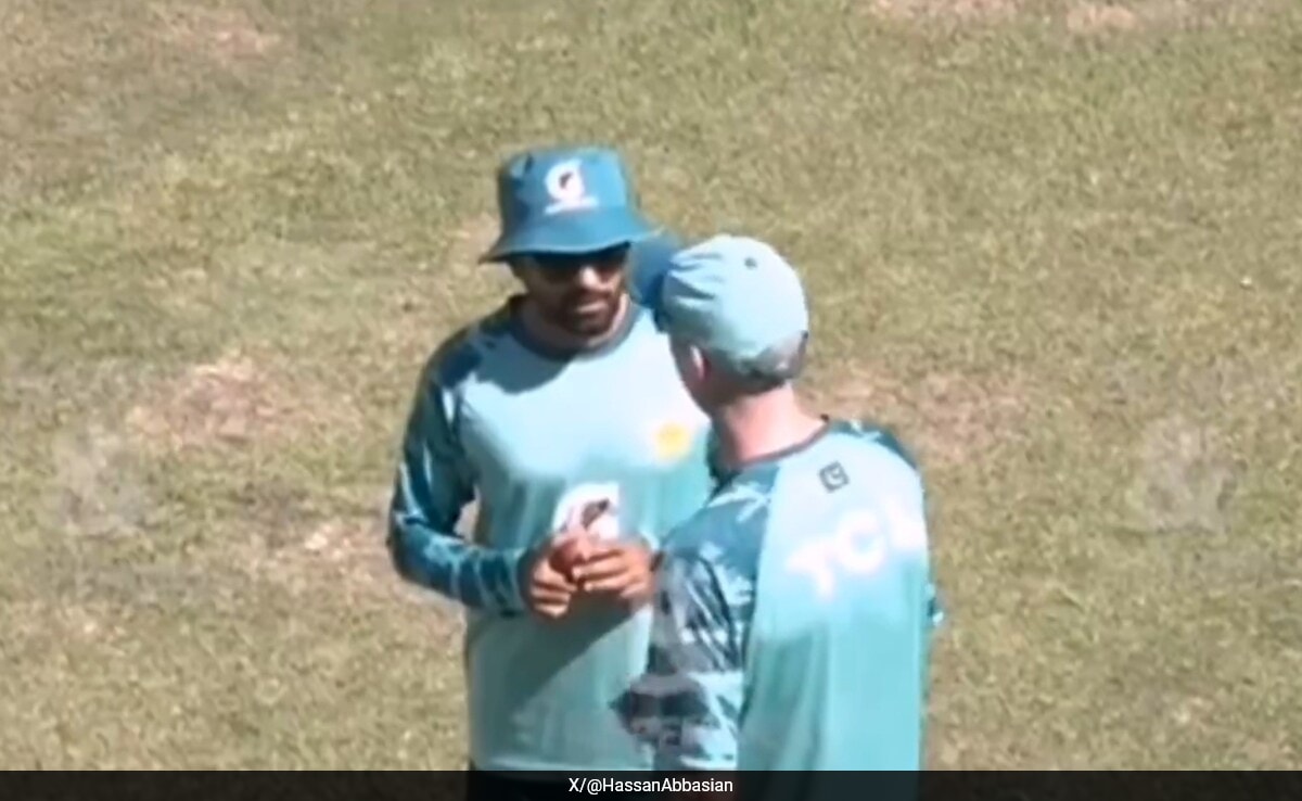 Watch: Babar Gets Comforted By Coach Gillespie, Captain After Being Dropped