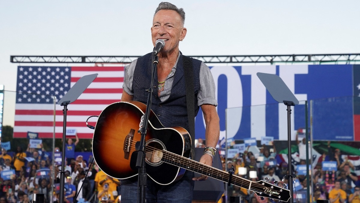 At Kamala Harris’s rally, singer Bruce Springsteen calls Trump ‘American tyrant’