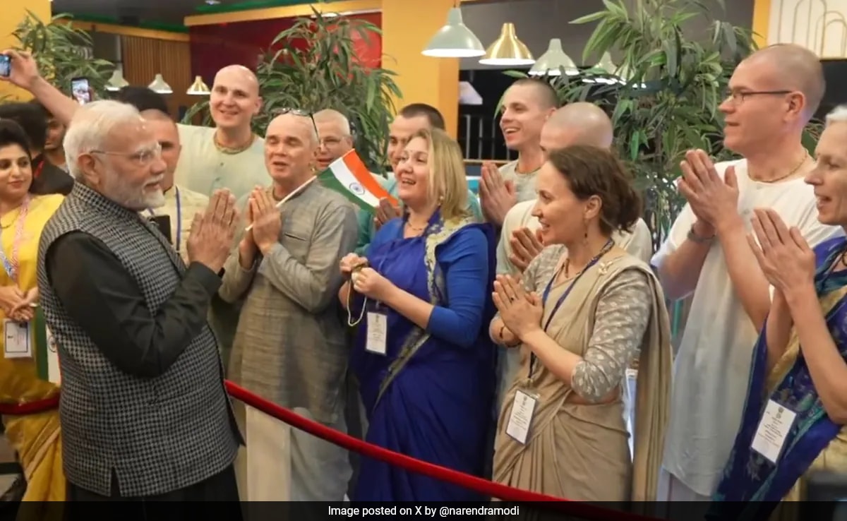 PM Modi Welcomed With 'Krishna Bhajan', Sanskrit Song Upon Arrival In Kazan