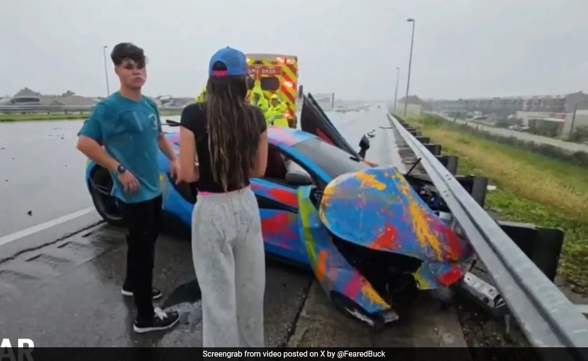 YouTuber Jack Doherty Crashes His 0,000 MacLaren While Driving On Livestream