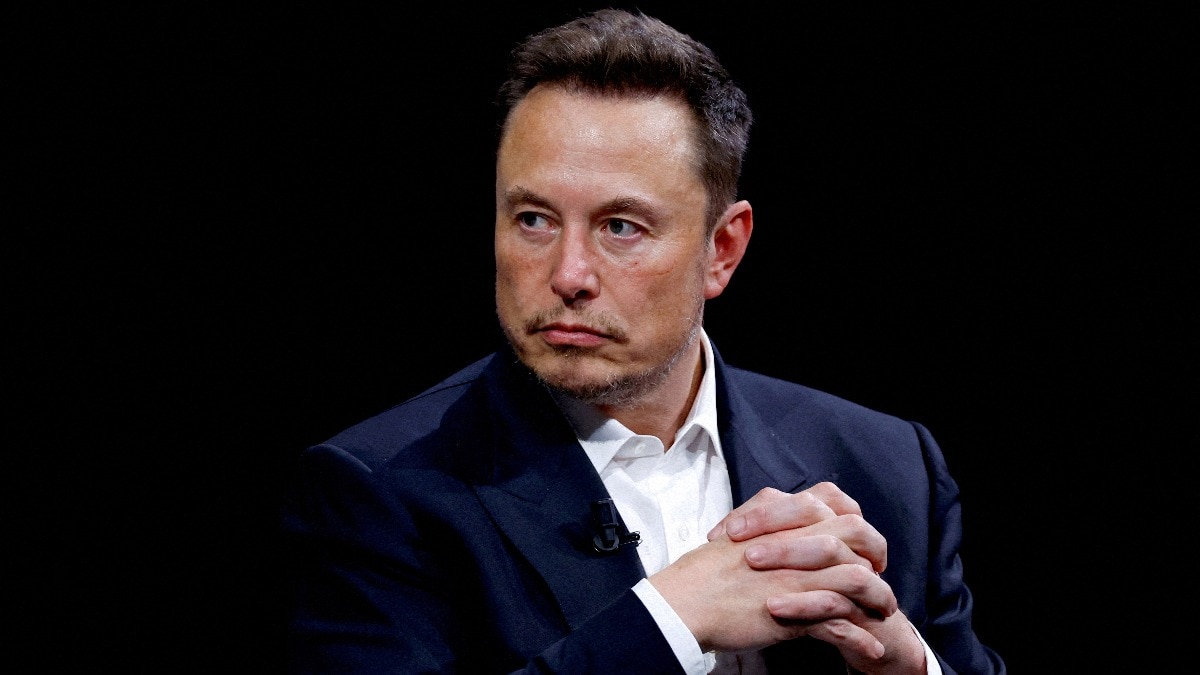 Elon Musk promises  million award each day to signer of his petition