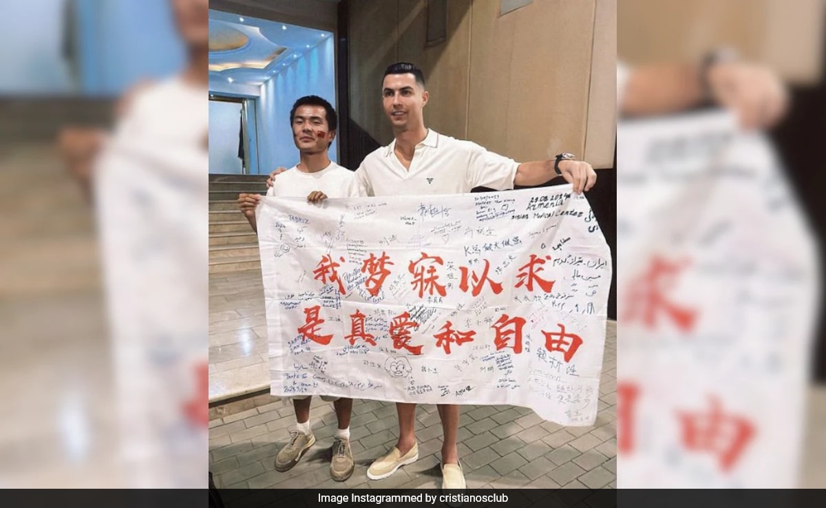 Cristiano Ronaldo’s Super Fan From China Cycles 13,000 km To Meet The Footballer