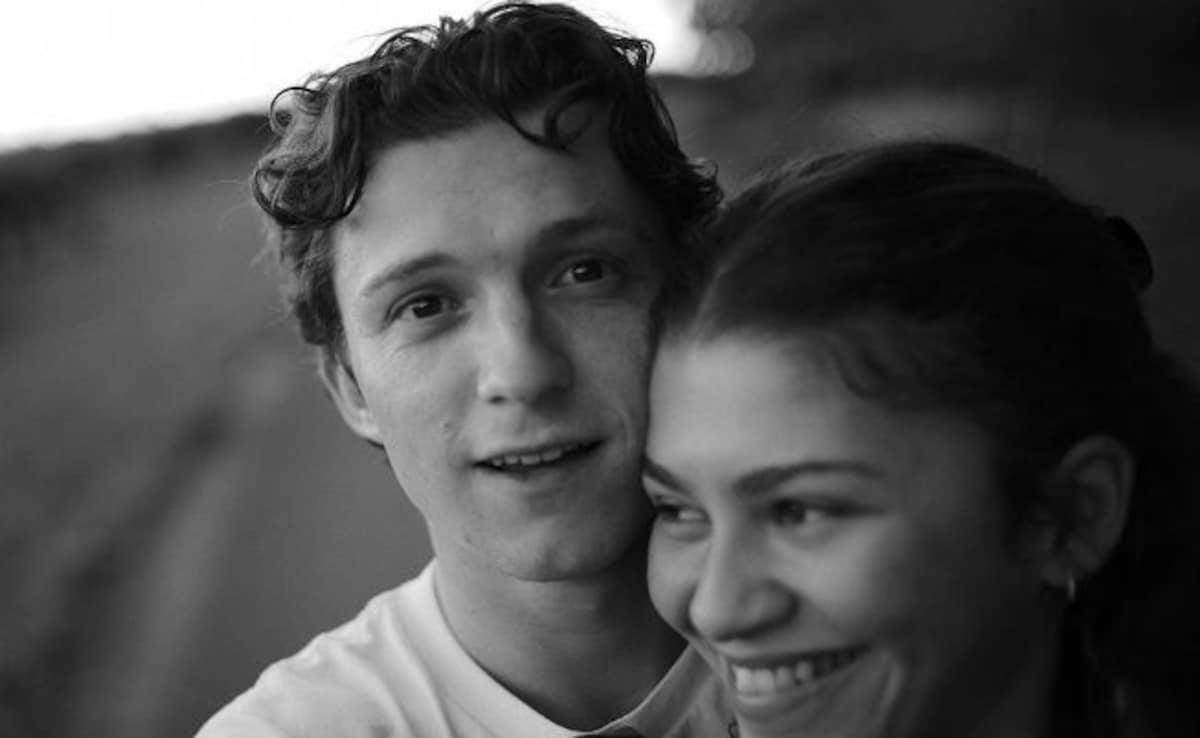 Crazy Viral: Tom Holland Is A Caring Boyfriend As He Protects Zendaya From Paparazzi. Watch