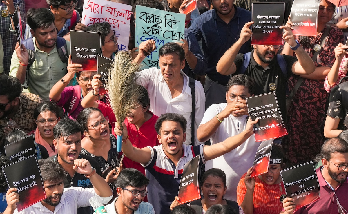 Over 200 Senior Doctors Resign In Support Of Juniors' Protest In Bengal