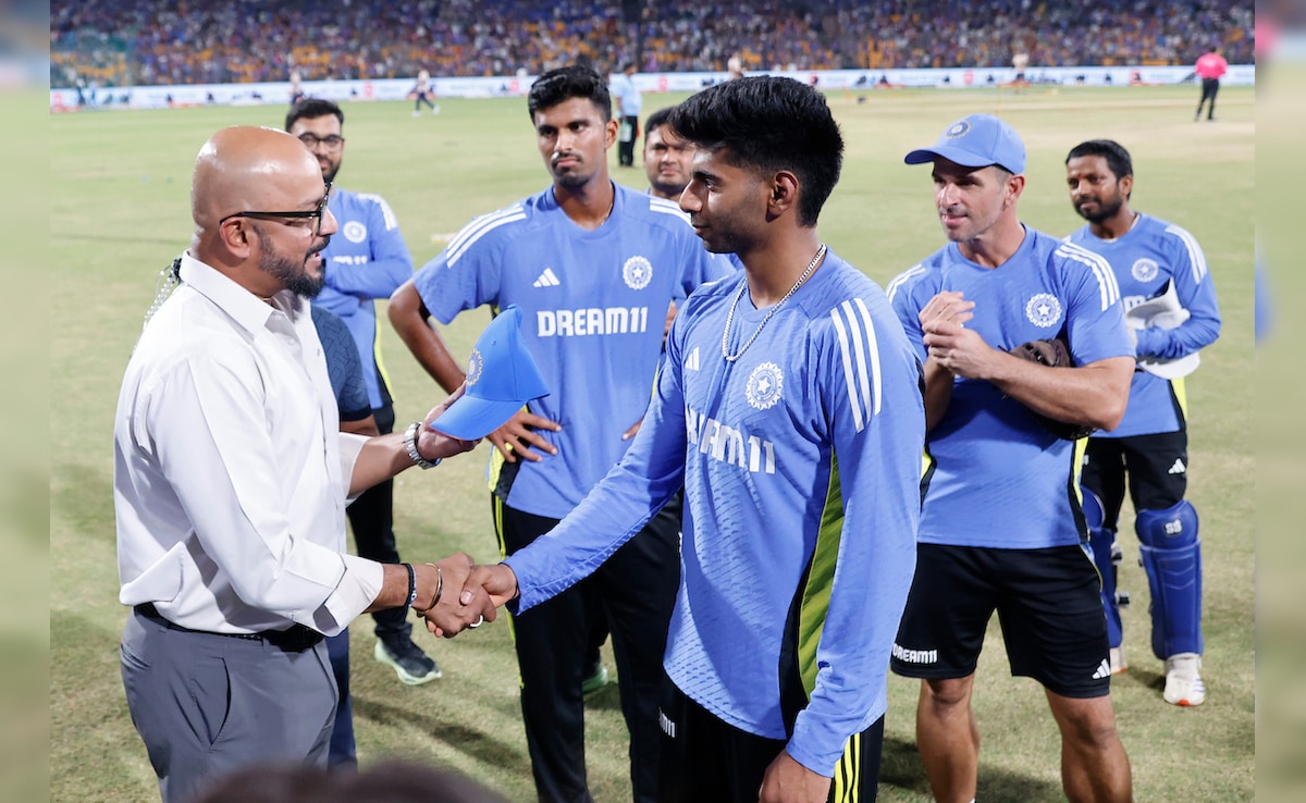 Gambhir's Brilliant Gesture Before Kartik Handed Debut Cap To Mayank Yadav