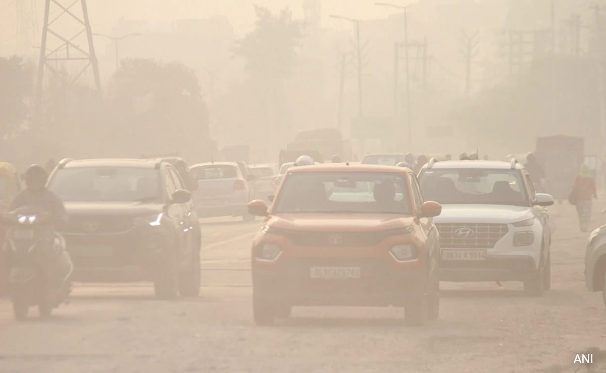 Blanket Of Smog Continues To Envelop Delhi-NCR; Trains, Flights Delayed