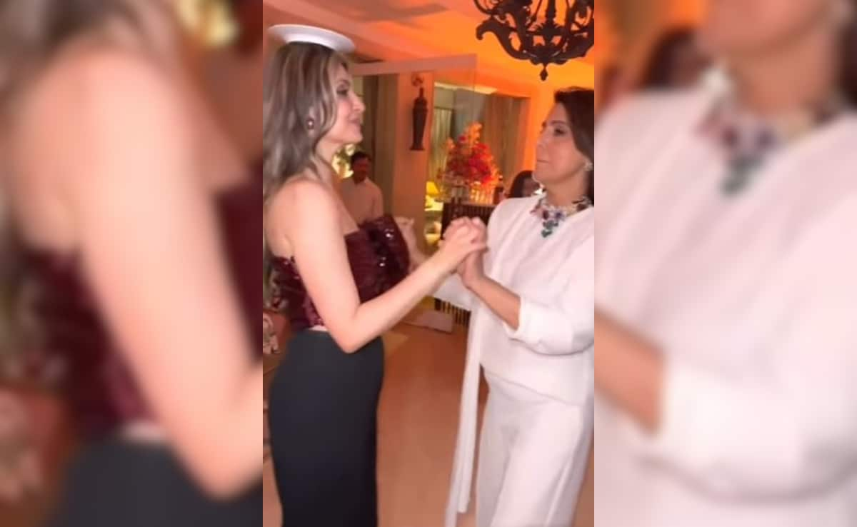 Neetu Kapoor and Riddhima Kapoor Sahni's Dance Face-Off To Jamal Kudu. Watch