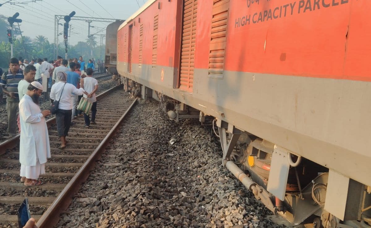 4 Coaches Of Secunderabad-Shalimar Superfast Express Derail Near Howrah