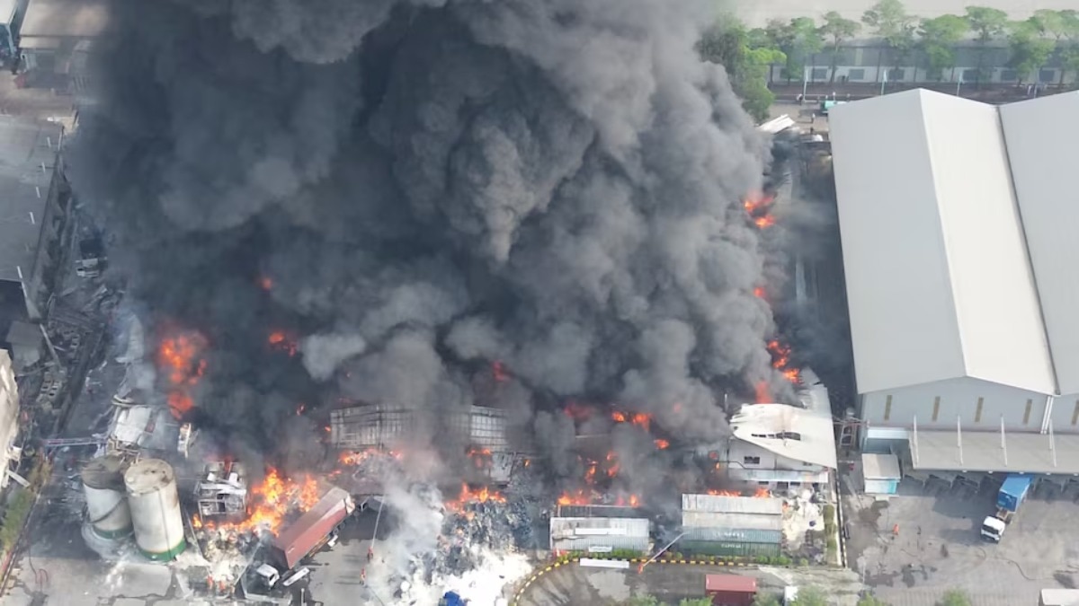 Indonesia factory fire kills 1, footage shows massive plume of smoke