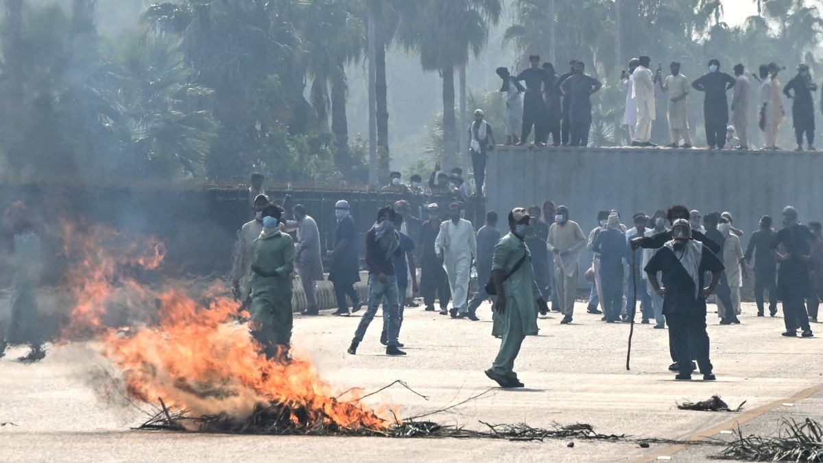 Pakistan: Islamabad locked down ahead of planned protest by Imran Khan’s party