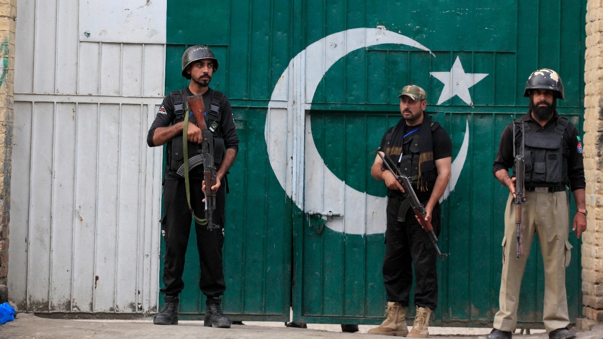 Police, extremists destroy minarets of 3 Ahmadi places of worship in Pakistan