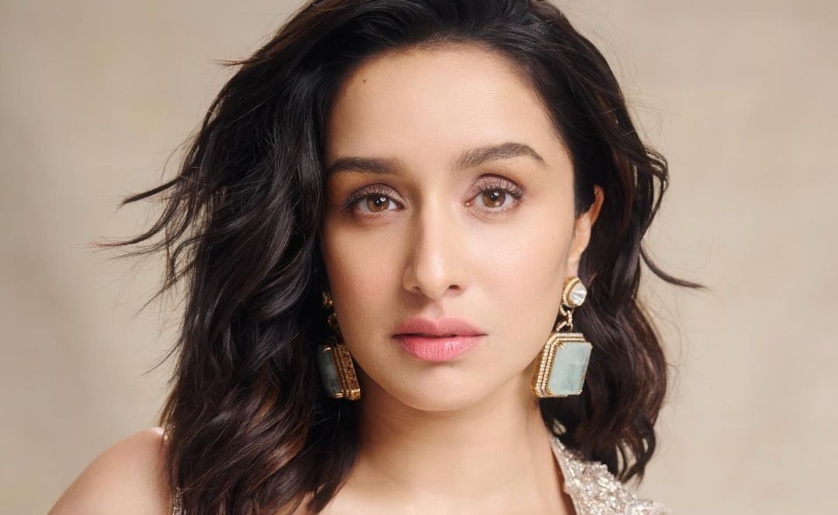 Just Shraddha Kapoor Casually Asks "Kya Mujhe Gaana Chahiye?" While Dropping Hints About Stree 3