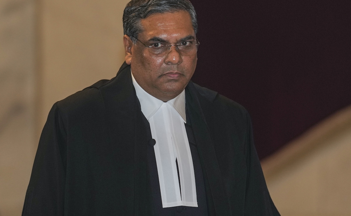 Role Of Judge Like Walking On Razor's Edge: Chief Justice Khanna