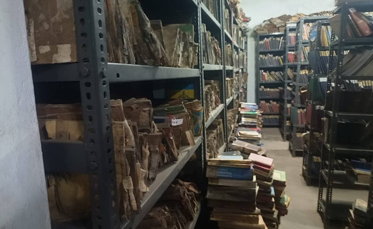 "Crying For Help": As Books Lose To Screens, A Bhopal Library Rots Away