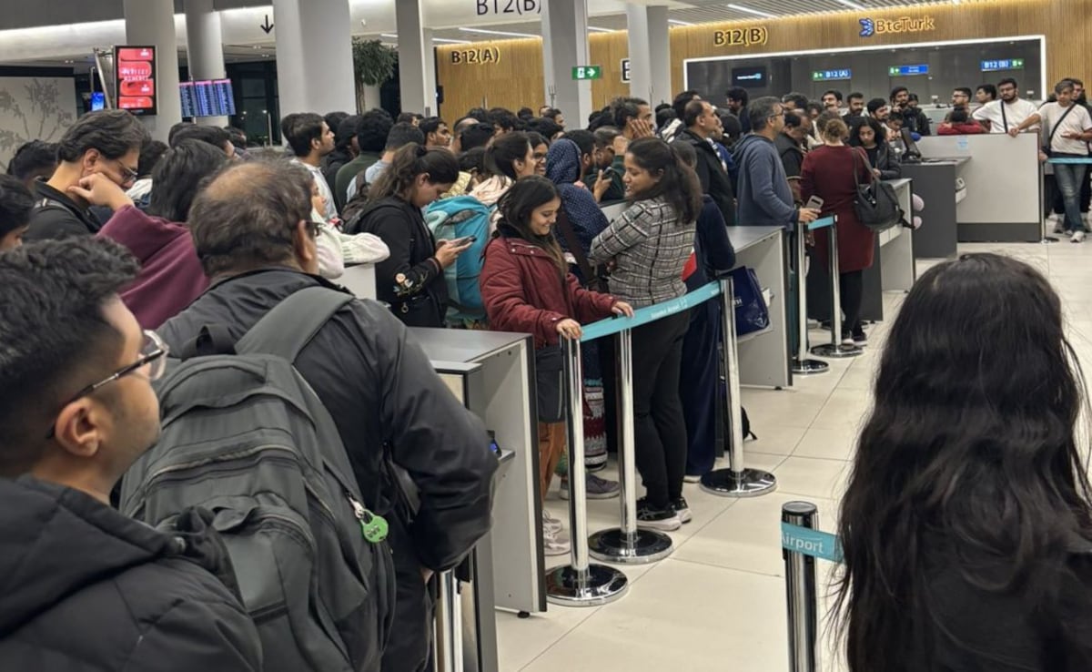 400 IndiGo Passengers Stranded In Istanbul Without Food, Accommodation