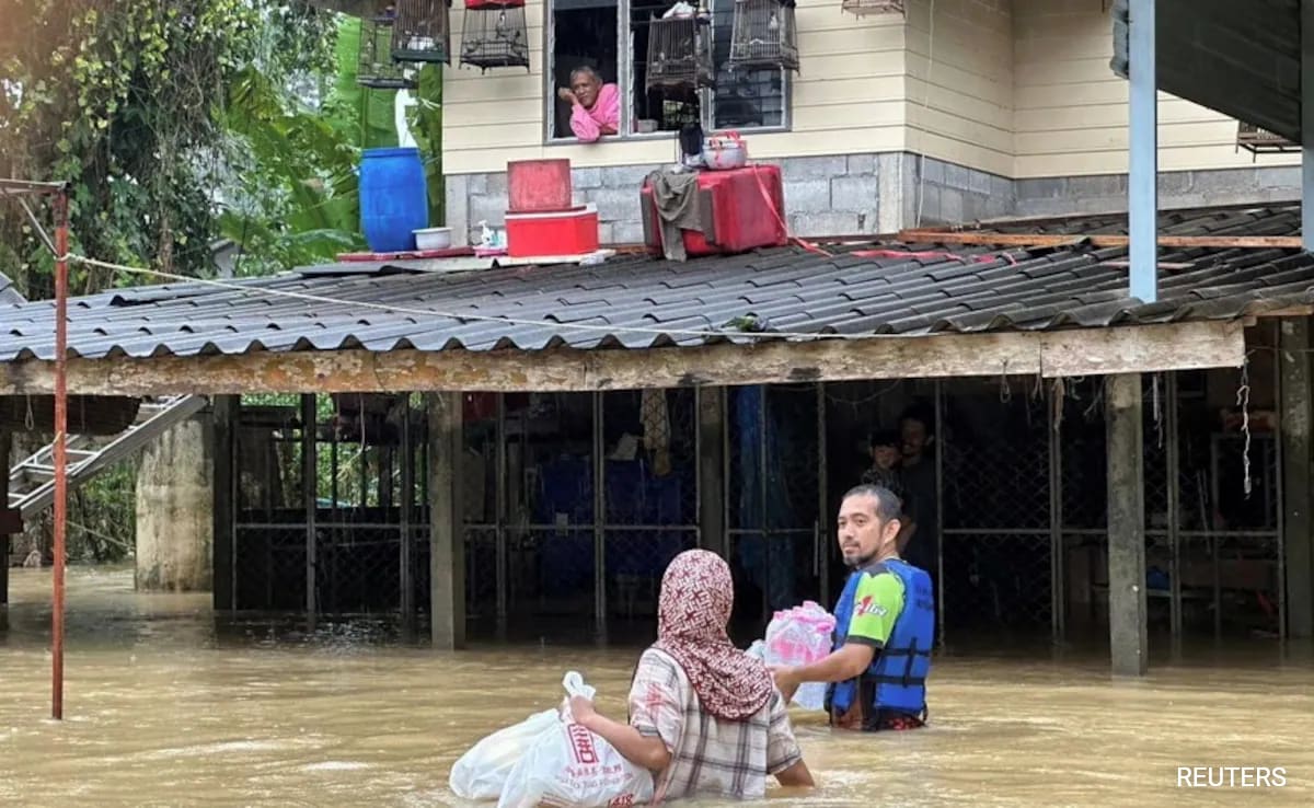 12 Killed As Thailand And Malaysia Face Worst Floods In Decades