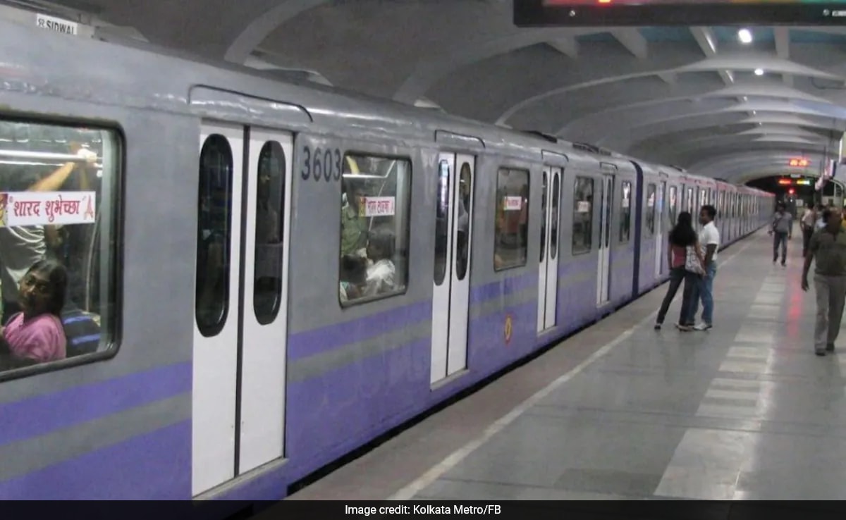 Man Jumps In Front Of Moving Metro In Kolkata, Services Partially Disrupted