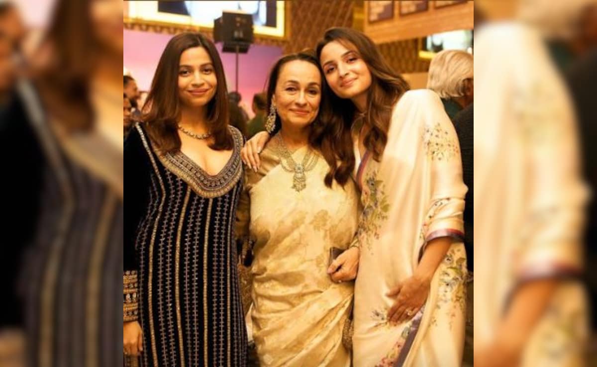 Alia Bhatt Shares Picture With Mother Soni Razdan And Sister Shaheen Bhatt: "Time To Change Group Picture"