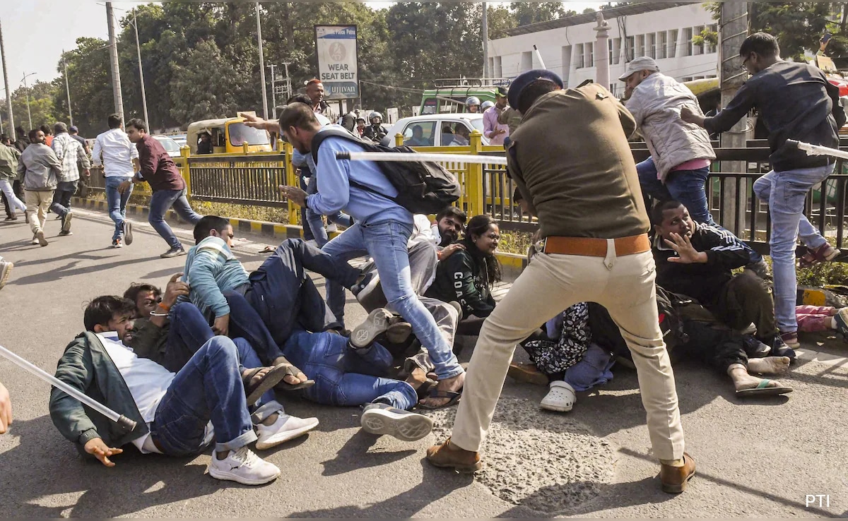 Police Lathi-Charge Protesting Bihar Civil Service Aspirants In Patna