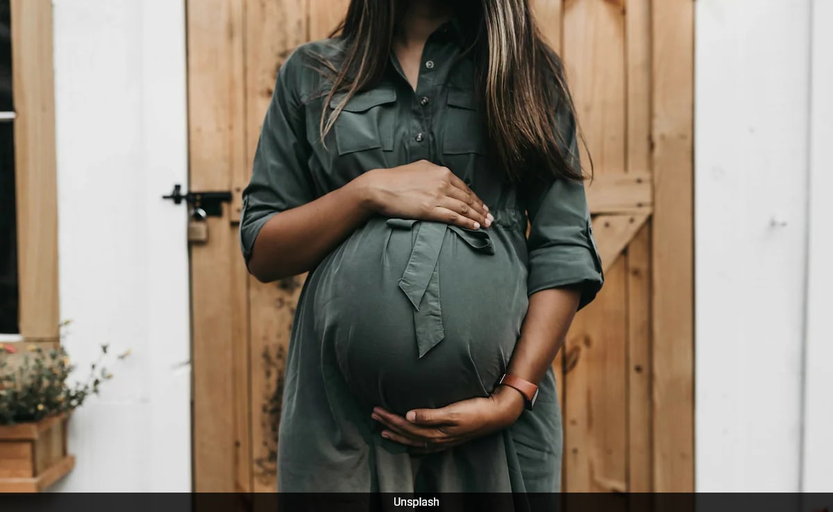 Single Chinese Women Are Doing Maternity Photoshoots Wearing Fake Baby Bumps. Here’s Why