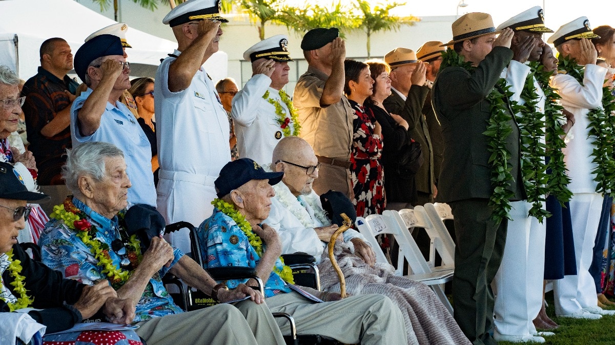 Centenarian Pearl Harbor survivors Ira Schab and Ken Stevens honour those killed in 1941 attack in Hawaii