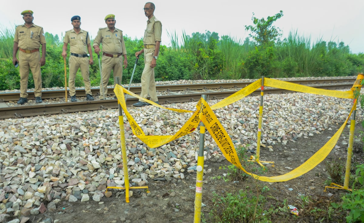 Girl, 15, Run Over By Train In Uttar Pradesh, Cops Suspect Suicide