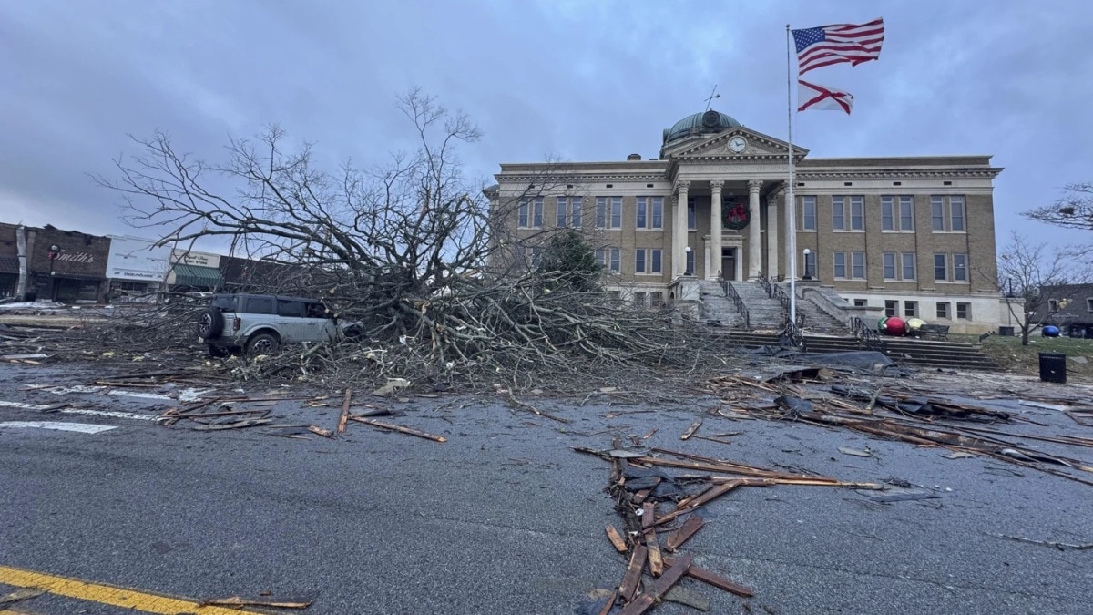 Tornadoes kill 4 in US, extensive damages across five states