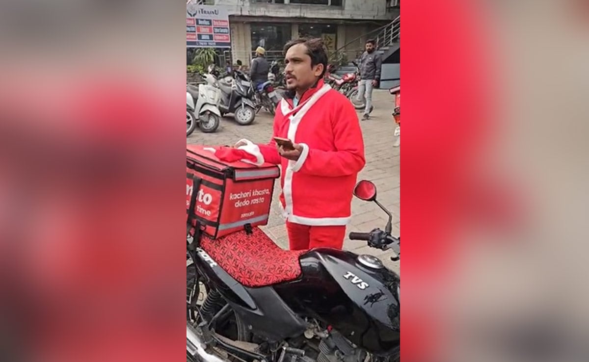 "Do You Also Dress-Up On Diwali?": Food Delivery Man Made To Remove Santa Costume