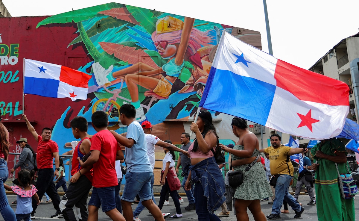 Hundreds Of Panamanians March Amid Trump’s Threats