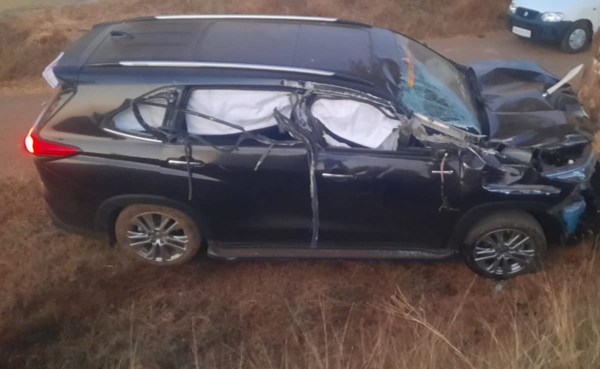 Karnataka Minister's Toyota Innova Crashes Into Tree, Taken To Hospital