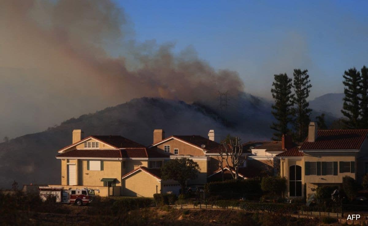 Los Angeles Residents Asked To Stay Indoors To Avoid Toxic Wildfire Smoke