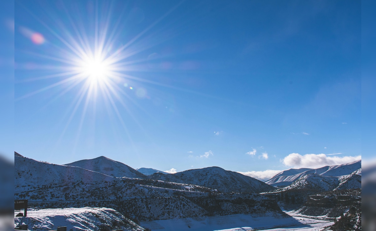 Scientists Finally Know Why Sun Mysteriously Turned Blue Almost 200 Years Ago